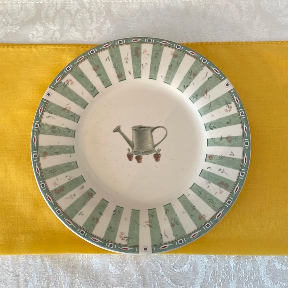 Pfaltzgraff Naturewood 8 in plate